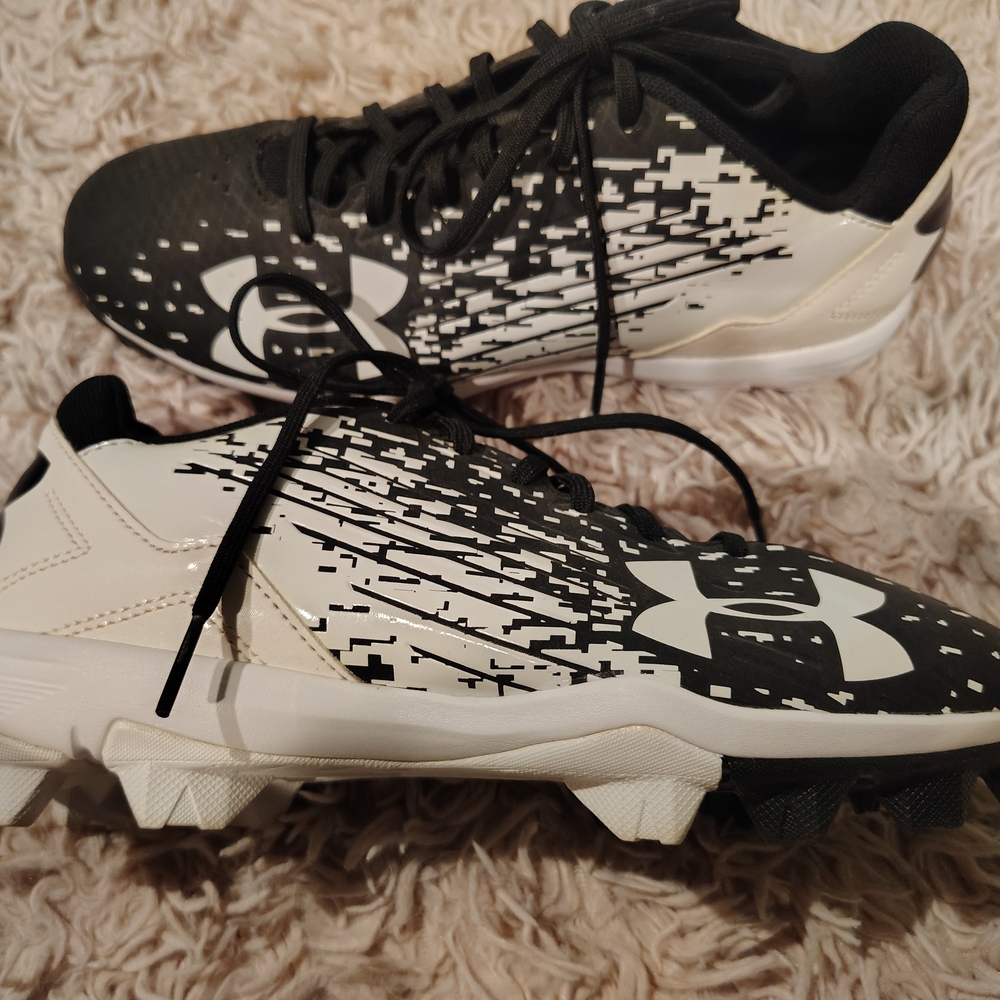 Under Armour Kids Black and White Cleats